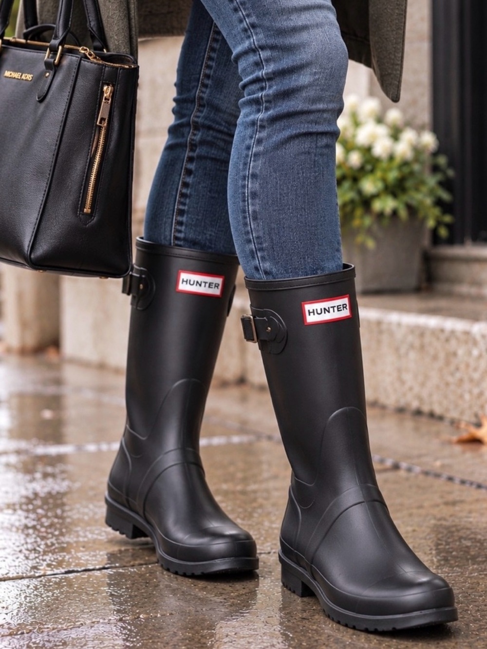 Hunter rain work boots in navy blue women’s size 10